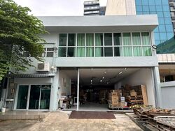 Macpherson Industrial Estate (D13), Warehouse #467292601
